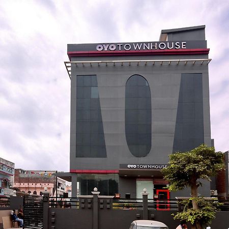 Townhouse Function Inn Near Chaudhary Charan Singh International Airport 勒克瑙 外观 照片