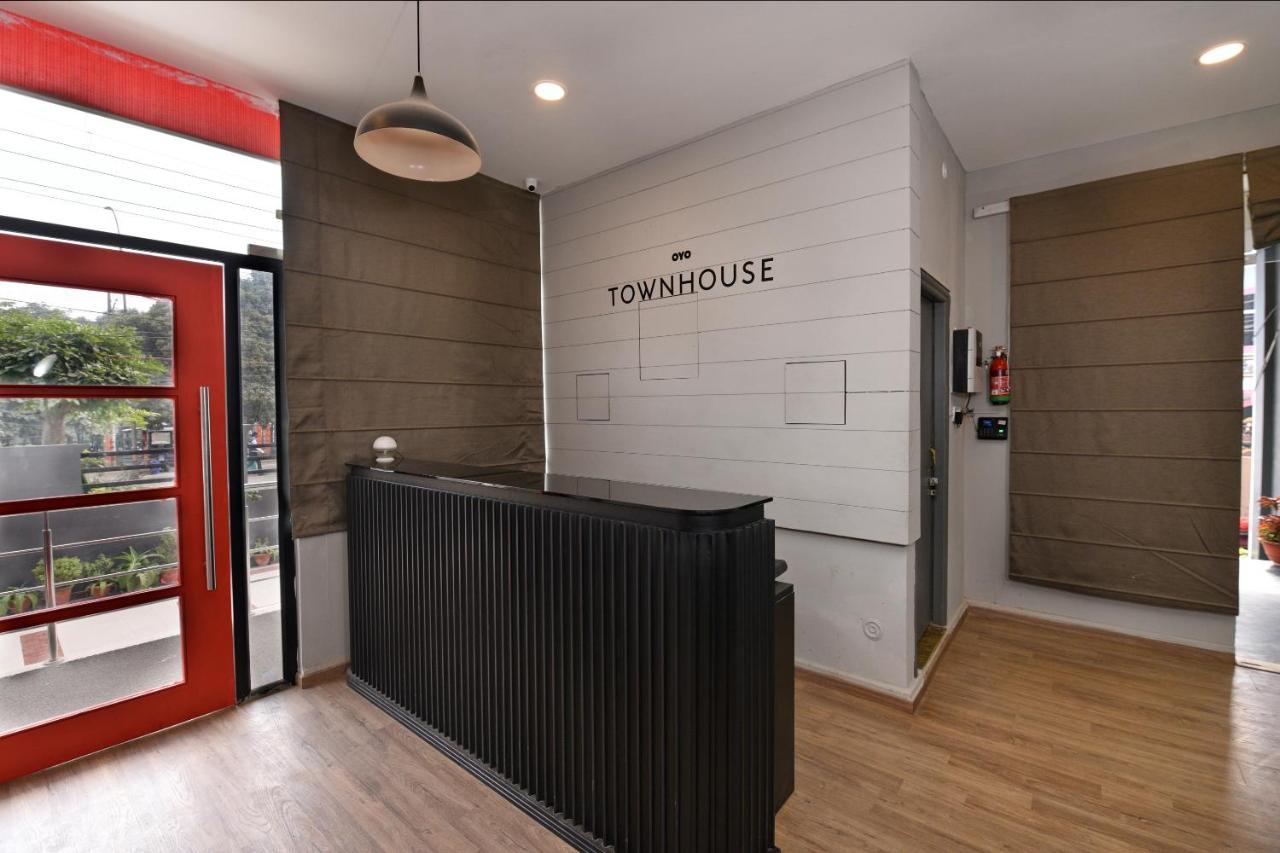 Townhouse Function Inn Near Chaudhary Charan Singh International Airport 勒克瑙 外观 照片
