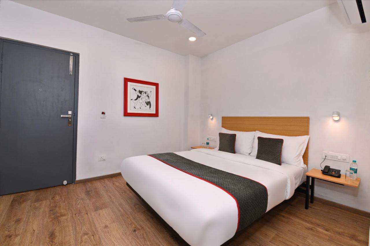 Townhouse Function Inn Near Chaudhary Charan Singh International Airport 勒克瑙 外观 照片