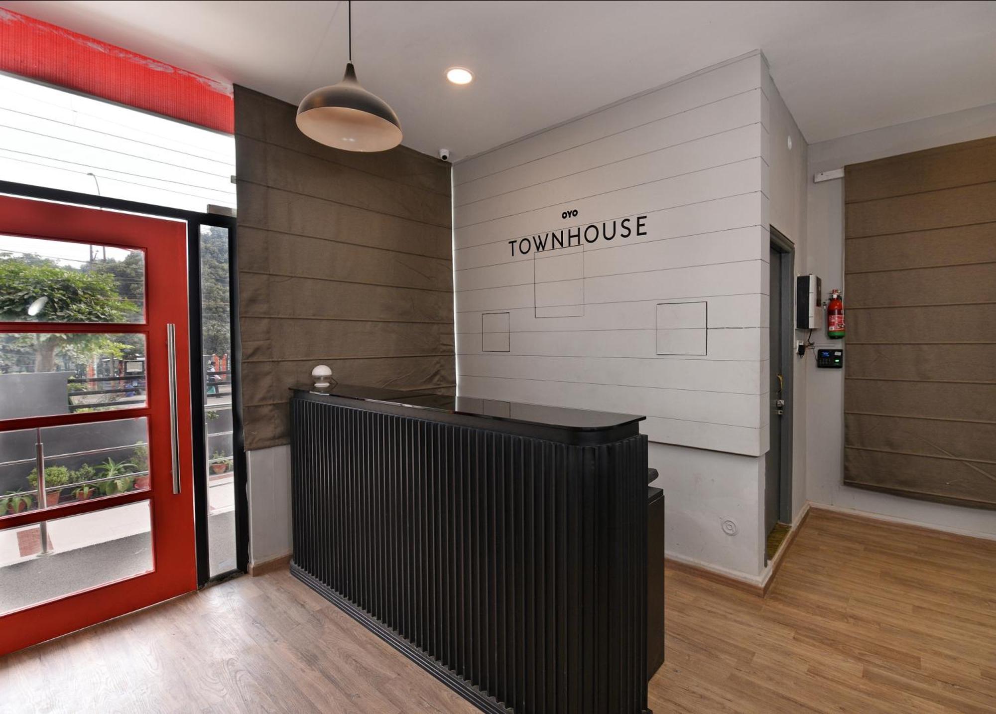Townhouse Function Inn Near Chaudhary Charan Singh International Airport 勒克瑙 外观 照片