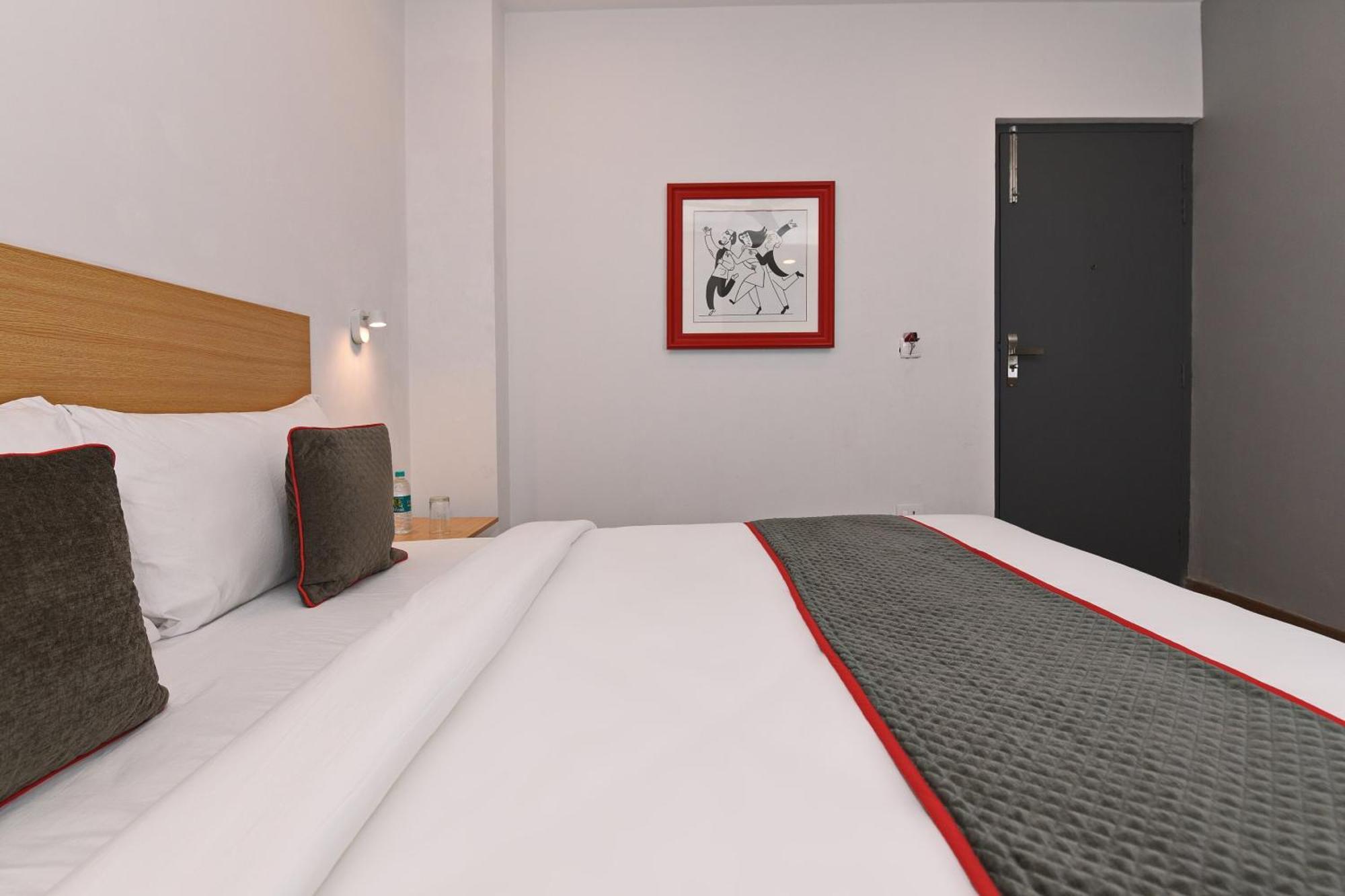 Townhouse Function Inn Near Chaudhary Charan Singh International Airport 勒克瑙 外观 照片
