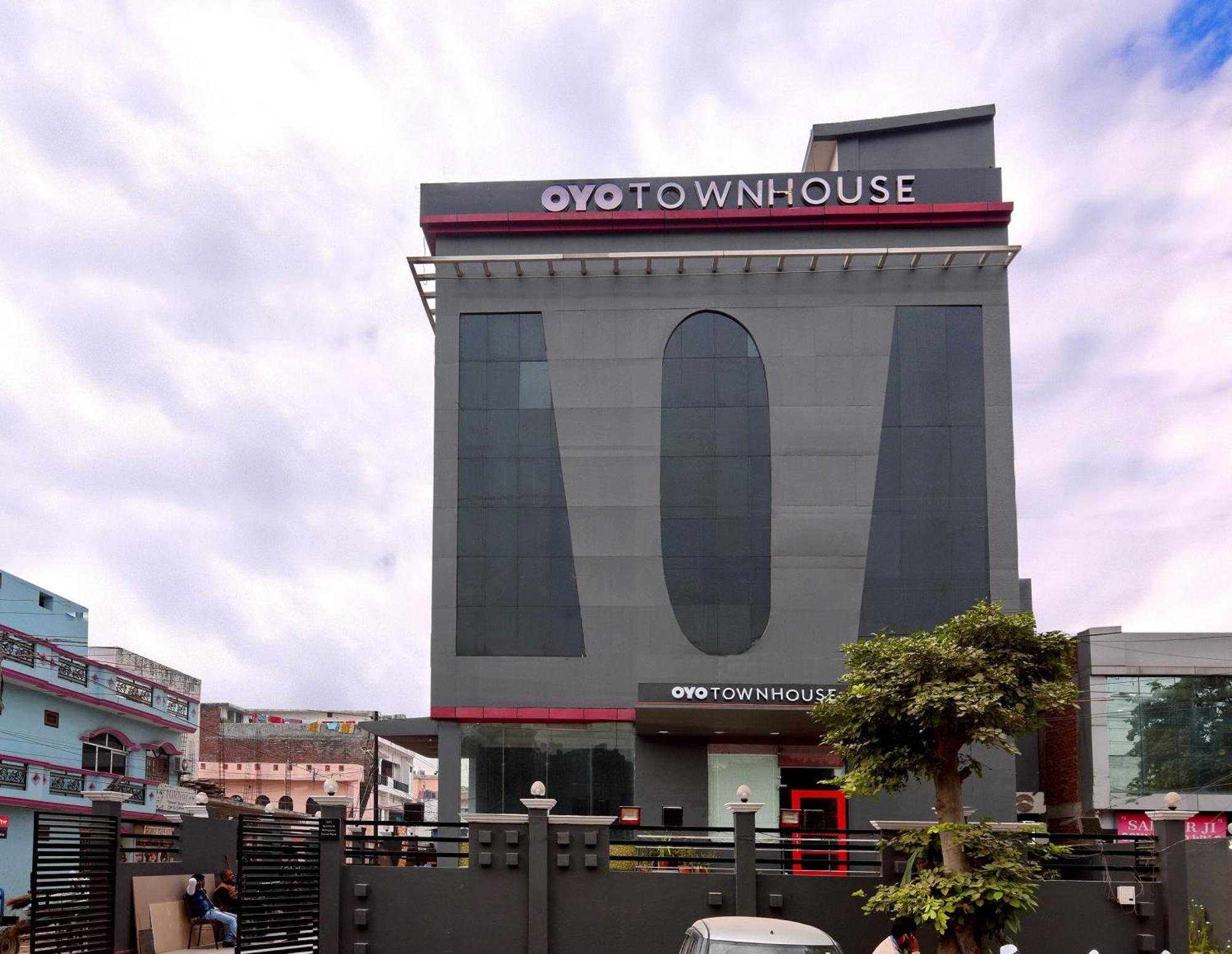 Townhouse Function Inn Near Chaudhary Charan Singh International Airport 勒克瑙 外观 照片