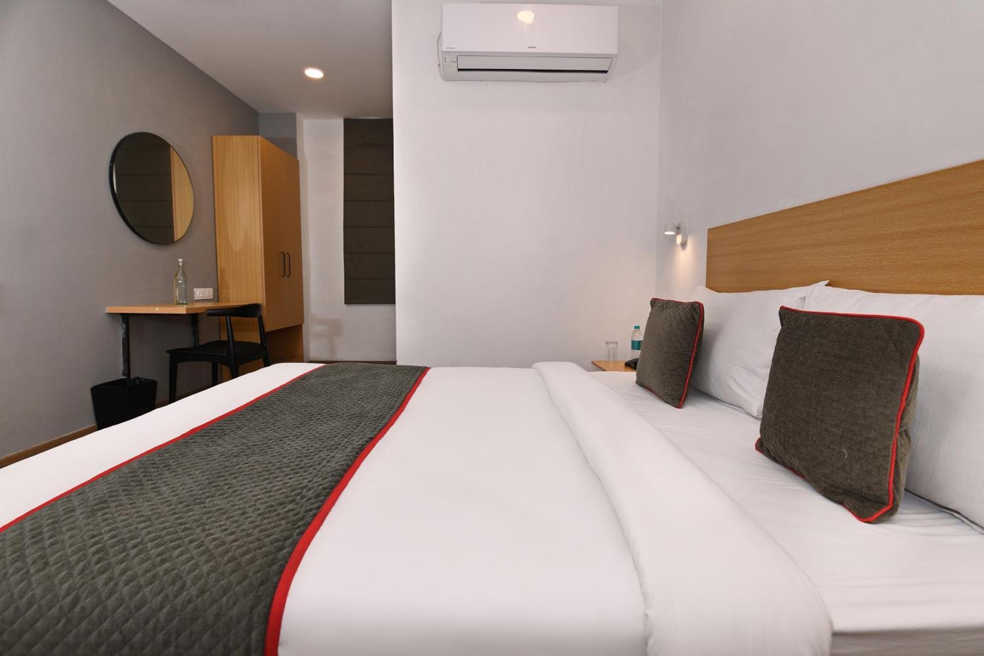 Townhouse Function Inn Near Chaudhary Charan Singh International Airport 勒克瑙 外观 照片