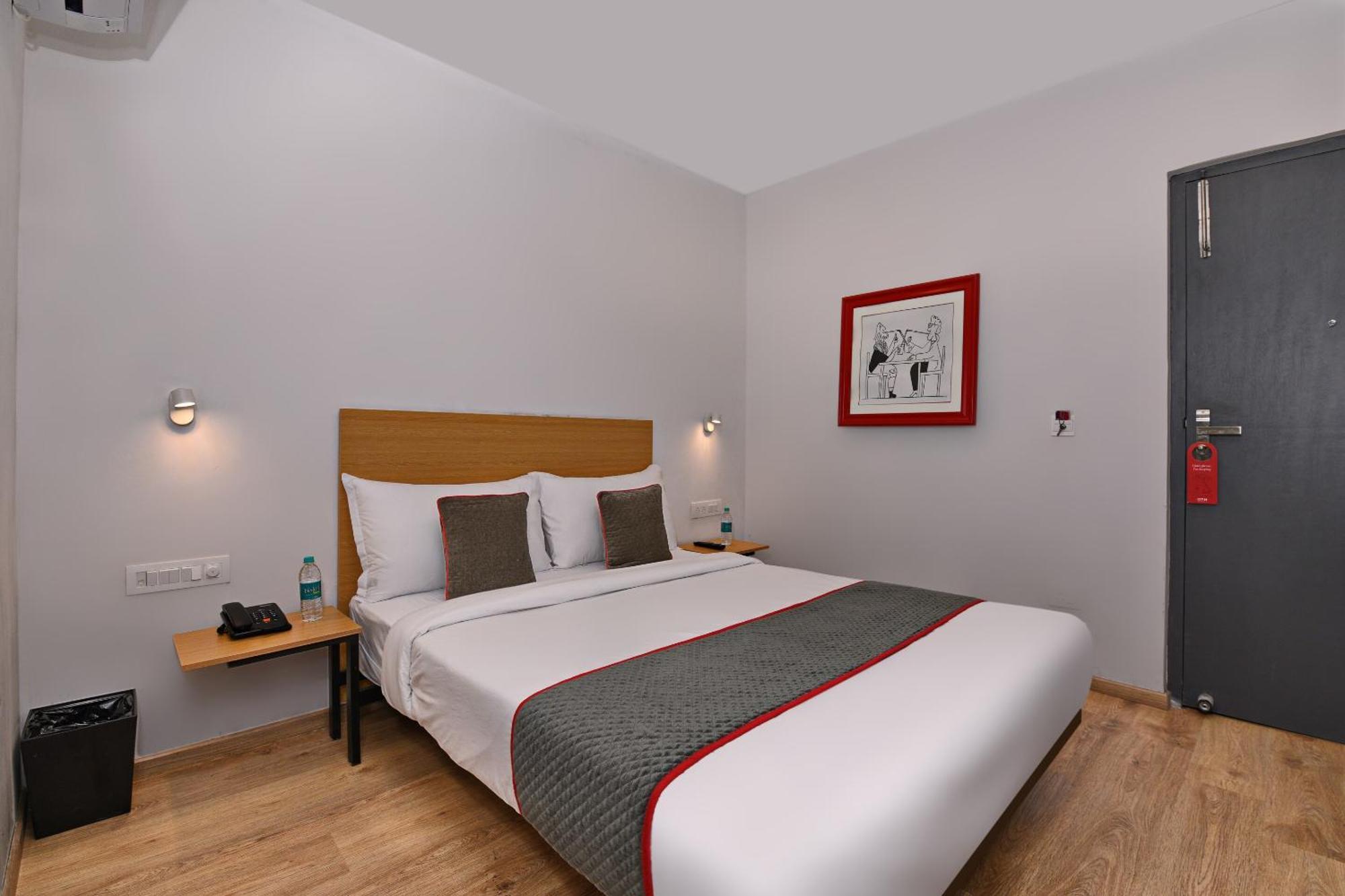 Townhouse Function Inn Near Chaudhary Charan Singh International Airport 勒克瑙 外观 照片