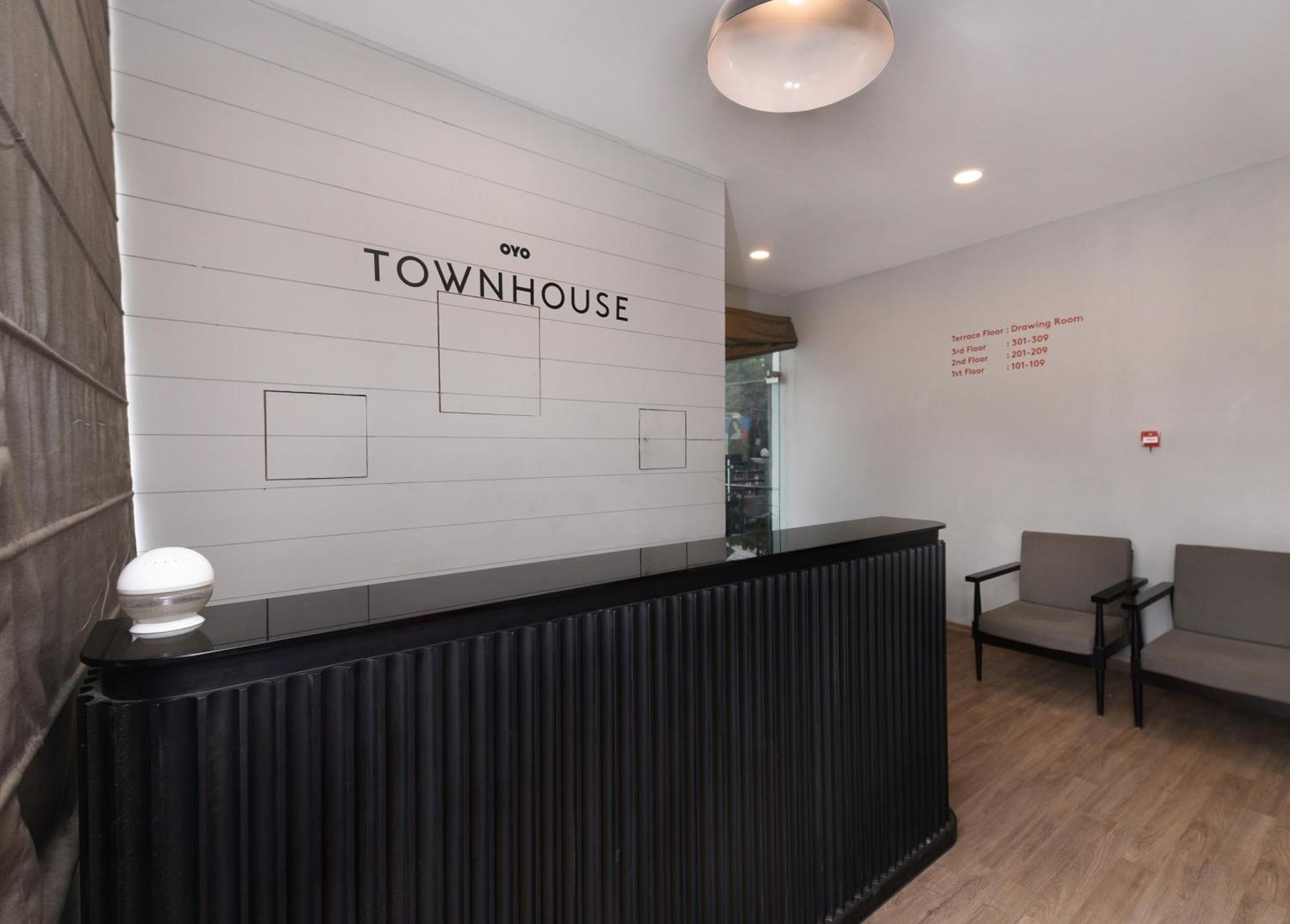 Townhouse Function Inn Near Chaudhary Charan Singh International Airport 勒克瑙 外观 照片